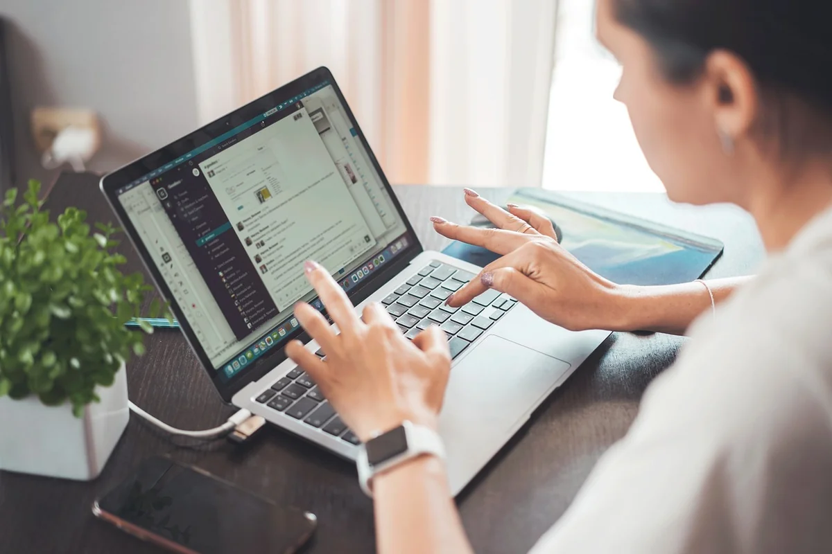 Découvrez les avantages du télétravail pour les petites entreprises en 2026