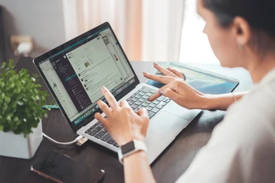 Découvrez les avantages du télétravail pour les petites entreprises en 2026